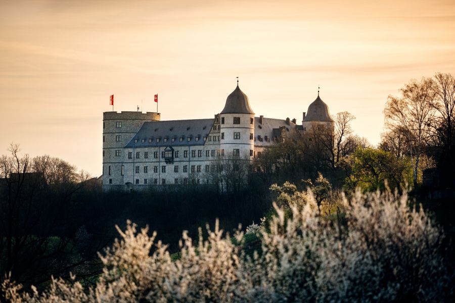Die Wewelsburg beim Sonnenaufgang im April 2020.  Bildnachweis: Besim Mazhiqi für das Kreismuseum Wewelsburg